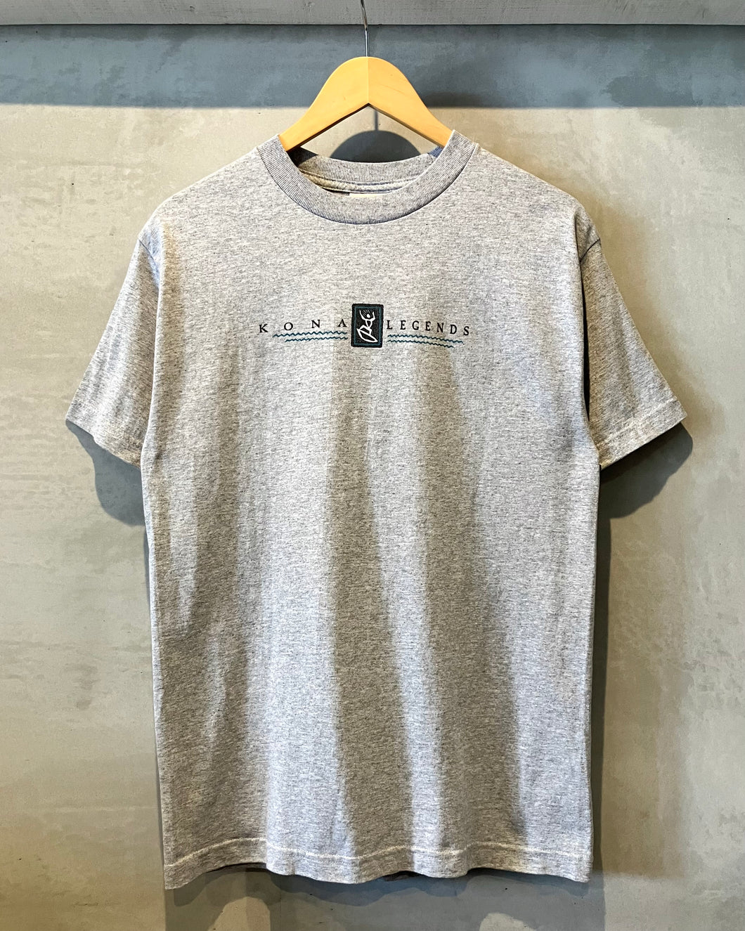AAA KONA LEGENDS-T-shirt-(size M)