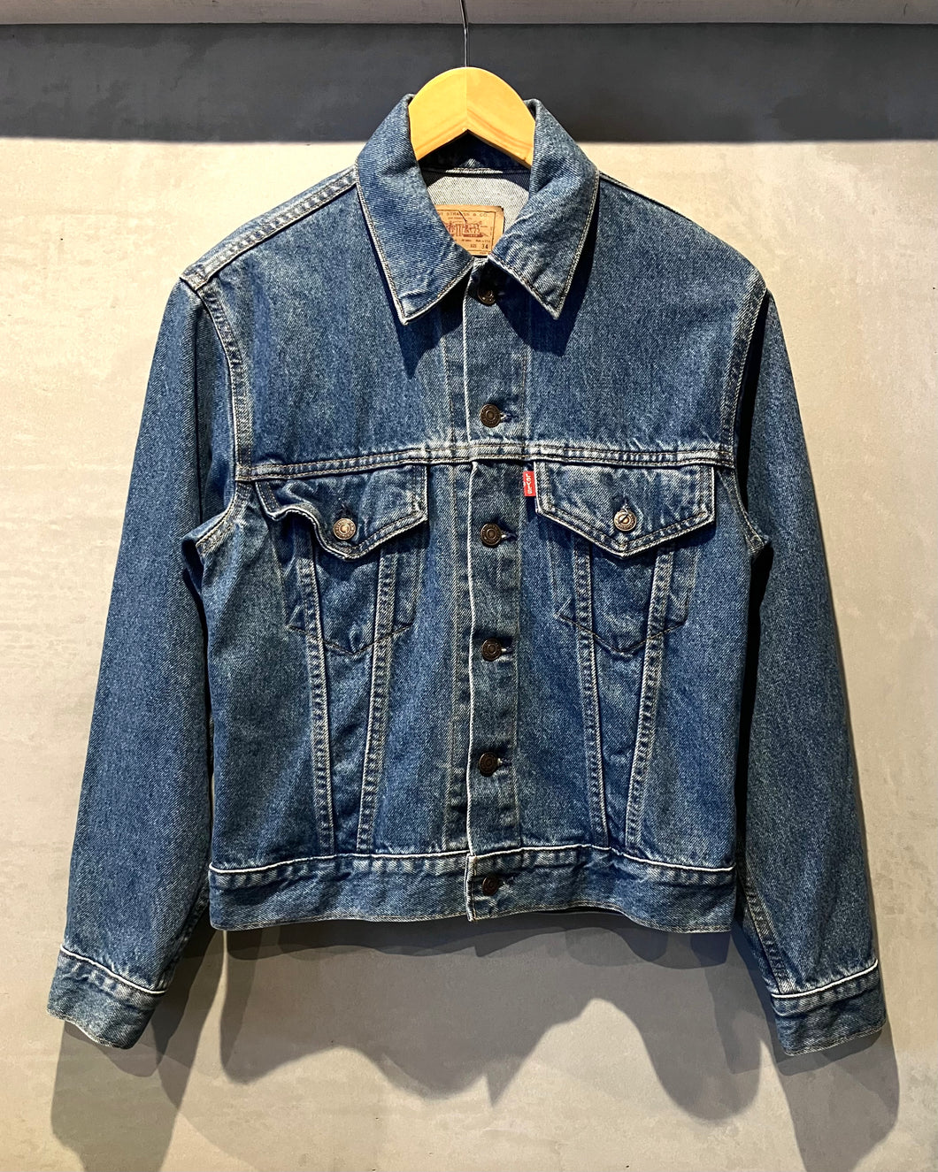 Levi’s 70505-0217-Denim jacket-(size 34)Made in U.S.A.