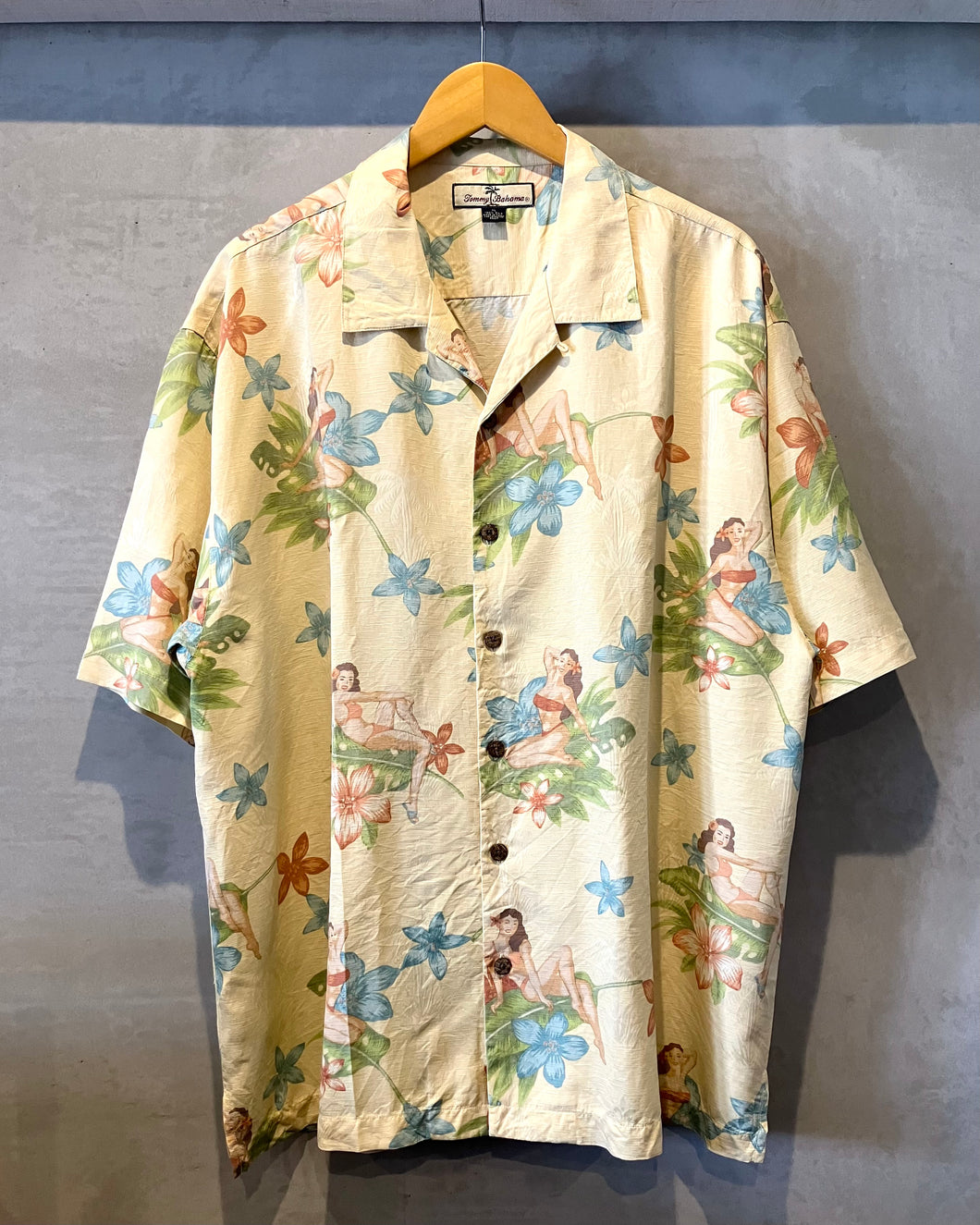 Tommy Bahama-Aloha shirt-(size XL)
